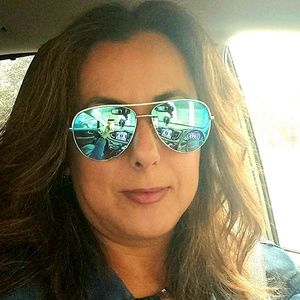 Meet your Posher, Dema